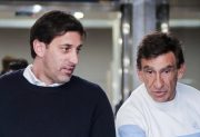 Máxima tensión en Racing: hinchas explotaron contra Milito y despidieron a Costas en el Cilindro