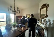 Secuestran dagas antiguas, documentos e imágenes religiosas en allanamientos de Gendarmería
