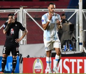 Gremio goleó a Riestra y complicó su futuro en la Sudamericana