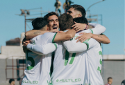 Banfield golpeó a Barracas y lo dejó en la cuerda floja para los playoffs