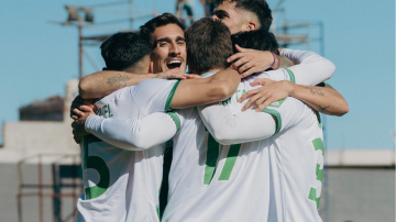 Banfield golpeó a Barracas y lo dejó en la cuerda floja para los playoffs