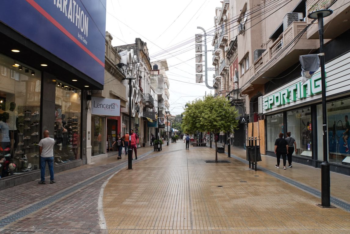 El partido de la Selección cambiará los horarios de atención de la mayoría de los comercios santiagueños