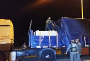 FOTOS: hallaron 18 kilos de cocaína ocultos entre tirantes de madera en un camión que iba rumbo a Buenos Aires