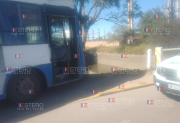 Se salvaron de milagro: un colectivo sufrió un desperfecto mecánico y casi cae dentro del Canal