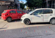 Dos autos conducidos por mujeres chocaron en calle La Plata: hubo solo daños materiales