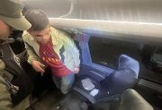 Descubren a un pasajero de un colectivo que iba sentado sobre un paquete de cocaína y marihuana