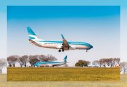 La paradoja de Aerolíneas: mientras la empresa logra un superávit récord, enfrenta un millonario pedido de embargo en EE.UU.
