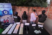Dos detenidos e importantes secuestros de drogas y dinero en La Banda