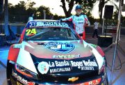 El municipio acompaña a un joven piloto bandeño que continúa avanzando en su carrera automovilística