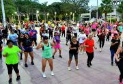 La Municipalidad de La Banda acompaña una Master class de aerobox en la Plaza Belgrano