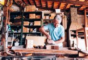El empleo en adultos mayores creció un 32,6% ante la pérdida de poder adquisitivo