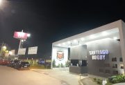 Tránsito complicado y reclamos vecinales en las inmediaciones de Santiago Rugby: “La colectora queda bloqueada”