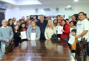 Nediani firmó y entregó contratos de locación a trabajadores del Mercado Unión