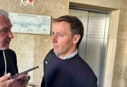 El contratista de Adorni aportó chats y facturas, y confirmó que la obra se pagó “en dólares billete”