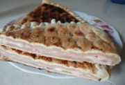 Cómo se prepara la tortilla rellena, el manjar que conquista las calles de Santiago del Estero