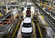 El Gobierno oficializó la quita total de retenciones a los autos: habrá un cronograma de desgravación hasta 2027