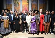 El gobernador Elías Suárez presidió la velada de gala en el Teatro 25 de Mayo