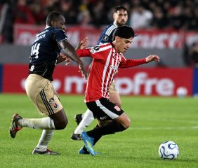 Estudiantes ganó sobre la hora y se metió en los octavos de la Copa Libertadores