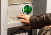 El Gobierno oficializó un bono de hasta $70.000 para jubilados y pensionados para junio