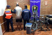 Realizan múltiples allanamientos, detienen a un hombre y recuperan bienes