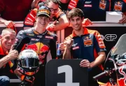 Valentín Perrone sorprendió en Barcelona y se quedó con la pole en Moto3
