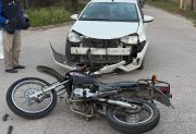 Hospitalizaron a un motociclista tras un choque en el barrio Los Flores