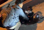 Mañana accidentada: una motociclista resultó herida tras un choque en el Puente Carretero