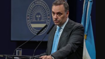 Con el respaldo del Gobierno, Adorni arremetió contra la UBA por pedir los fondos para los hospitales universitarios