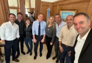 El Gobierno reunió a la mesa política y busca tapar el caso Adorni con múltiples reformas