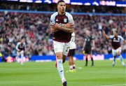 El Aston Villa del Dibu le ganó al Liverpool de Alexis y se clasificó a la Champions