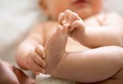 Conmoción por la muerte de una bebé que dormía con sus cinco hermanos y su mamá en una sola cama