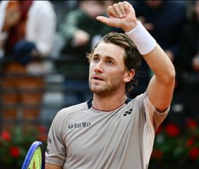 Casper Ruud ya está en la final y aguarda por Sinner o Medvedev