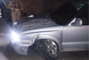 Conducía en zigzag y terminó impactando contra una camioneta