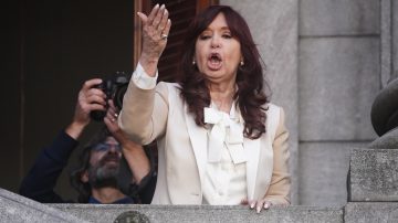 Piden decomisar el departamento donde Cristina Kirchner cumple el arresto domiciliario