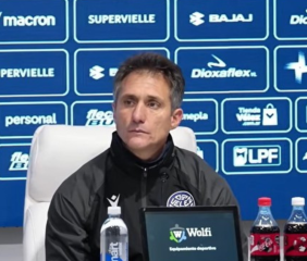 Guillermo Barros Schelotto se mostró molesto por una pregunta luego de la eliminación de Vélez
