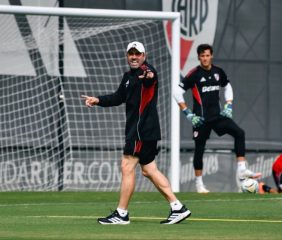 River vuelve al trabajo y Coudet arma dos equipos pensando en una semana clave