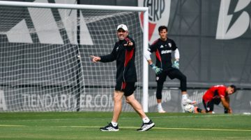 River vuelve al trabajo y Coudet arma dos equipos pensando en una semana clave