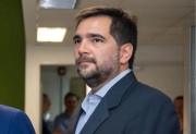 Detuvieron a un exfuncionario nacional tras hallar más de US$650.000 y drogas en un allanamiento
