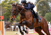 Priscila Scrimini se lució en el Regional de Saltos Hípicos con un título y un subcampeonato
