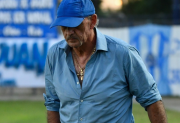 Víctor Riggio presentó la renuncia pero por ahora sigue en Sarmiento