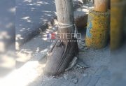 Peligro: advierten por un poste a punto de caer en Avenida Belgrano y Jujuy
