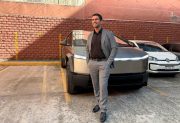 Teslagate: en el peor momento de Milei, su diputado, Manuel Quintar quedó atrapado entre denuncias de negocios con el PAMI y dudas patrimoniales