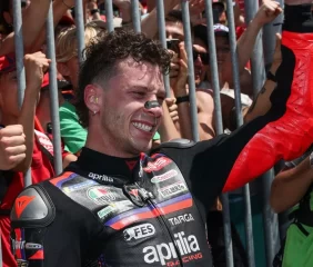 Bezzecchi hizo historia en Mugello y le dio a Aprilia un triunfo inolvidable en el MotoGP