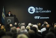 Milei anunció la baja de retenciones al trigo, a la cebada y a la soja