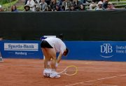 VIDEO: insólita reacción de Moutet: perdió un punto y se bajó los pantalones