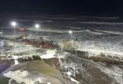 Olas gigantes y vientos de 100 km/h mantienen en alerta a toda la Costa bonaerense
