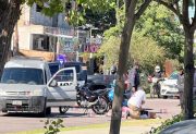 Accidente frente al Parque Sur: una motociclista sufrió lesiones y quedó tendida sobre la calzada tras un choque