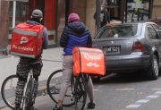 Un informe reveló que cada vez se pueden comprar menos pedidos de delivery
