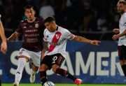 Con todo en contra, River se impuso por 2 a 1 con gol agónico de Salas frente a Carabobo