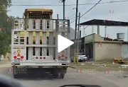 VIDEO | La Banda: un camión quedó atascado por el estado de una lomada en Dean Funes al 300